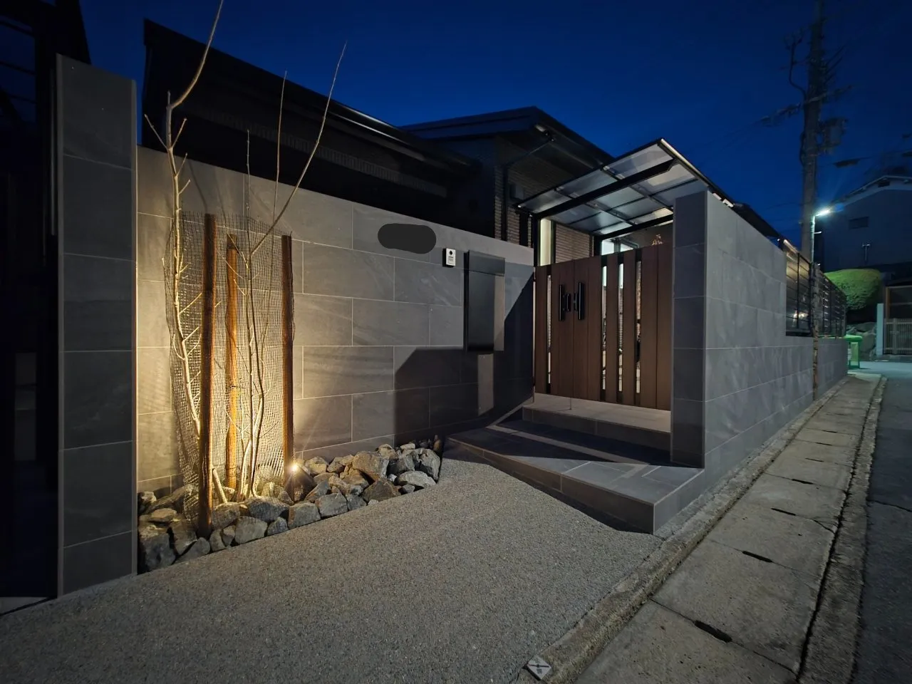 夜も映える高級感ある門まわり施工事例